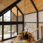 Design Hütte mit Aussicht auf den Wald