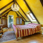 Dormitor pat în dormitor comun cu aer condiționat