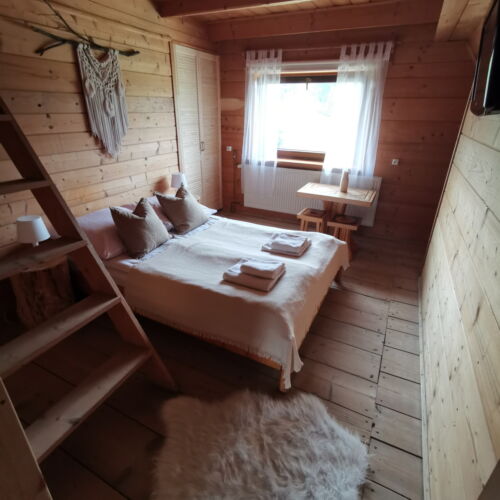 Apartament 11-osobowy na poddaszu z widokiem na góry z 3 pomieszczeniami sypialnianymi