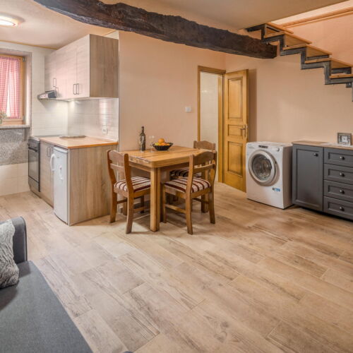 Apartament pentru 2 pers. (se inchirieaza doar integral)