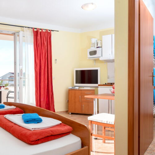 Apartament pentru 2 pers. (se inchirieaza doar integral)