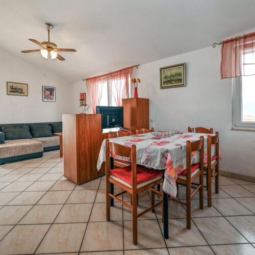 Apartament pentru 4 pers. (se inchirieaza doar integral)