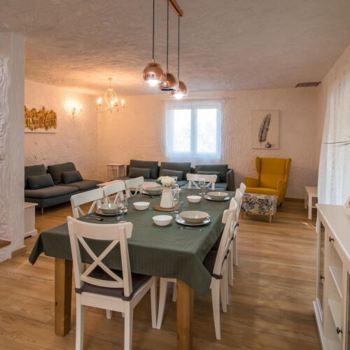 Casă de vară pentru 8 pers. (se inchirieaza doar integral)