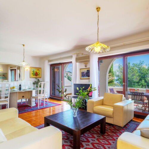 Casă de vară pentru 17 pers. (se inchirieaza doar integral)