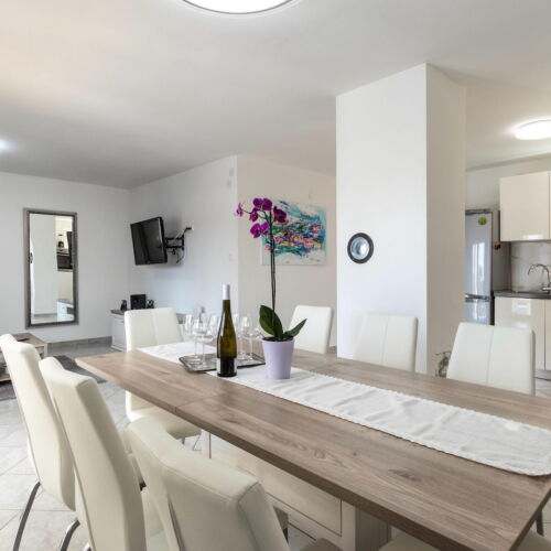 Casă de vară pentru 10 pers. (se inchirieaza doar integral)