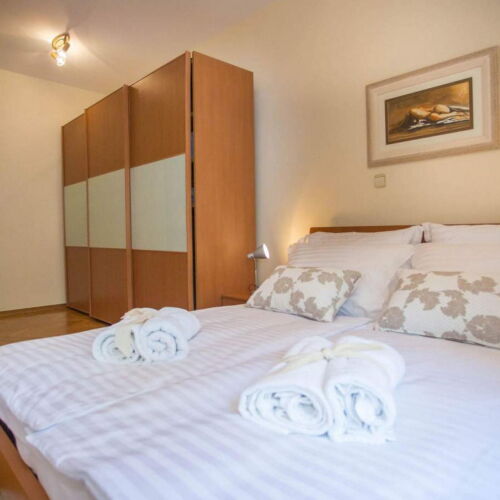 Apartament pentru 2 pers. (se inchirieaza doar integral)