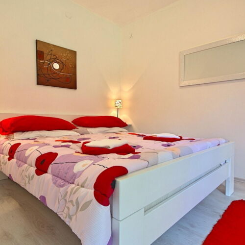 Apartament pentru 2 pers. (se inchirieaza doar integral)