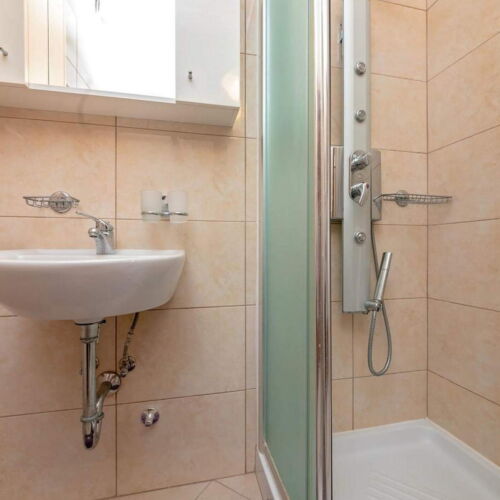 Apartament pentru 2 pers. (se inchirieaza doar integral)