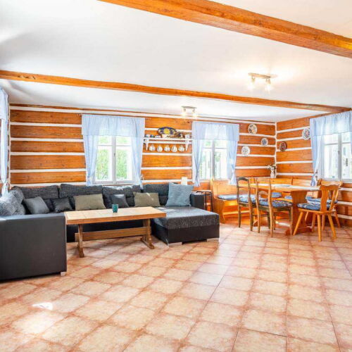 Chalupa (jako celek) se sprchou s vlastní kuchyňkou pro 10 os.