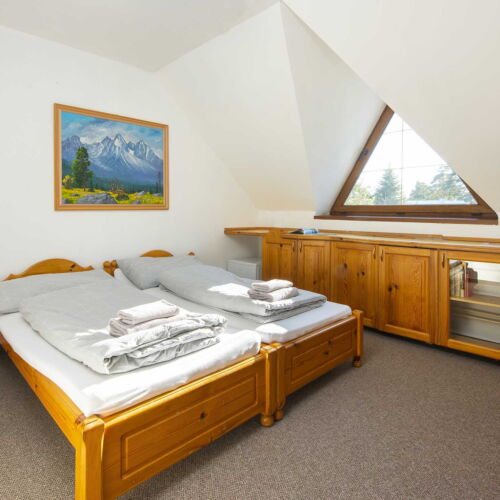 Vierbettzimmer mit Dusche