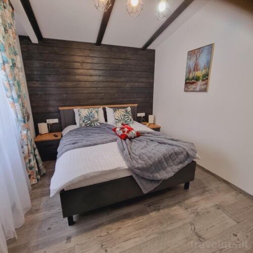 Bungalow la parter cu terasă pentru 4 pers. (se inchirieaza doar integral)