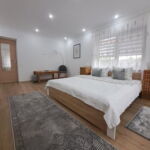 Deluxe Whole House 4-Room Apartment for 8 Persons (extra bed available)