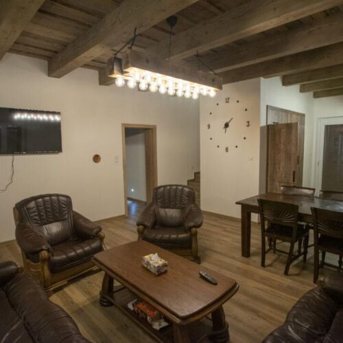 Chata (jako celek) se sprchou s vlastní kuchyňkou pro 10 os. (s možností přistýlky)