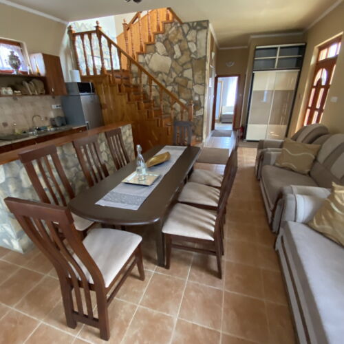 Whole House Gold Holiday Home for 10 Persons