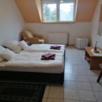 Air Conditioned Twin Room ensuite (extra beds available)