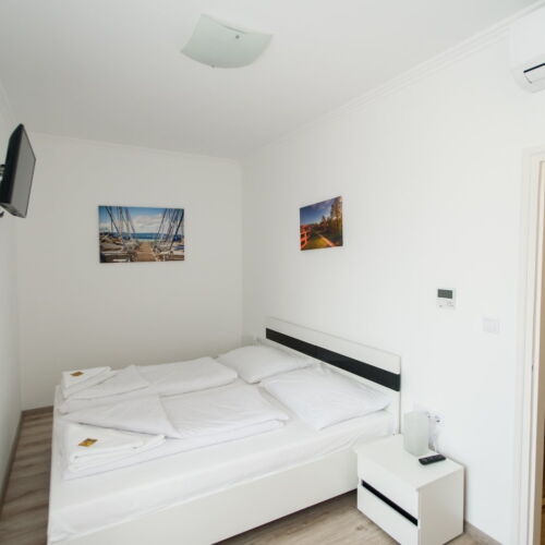 Camera dubla la etaj la parter