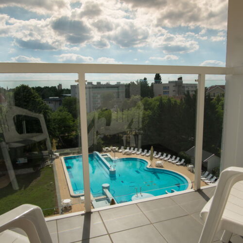 Pokój 2-osobowy z balkonem pokój od strony basenu