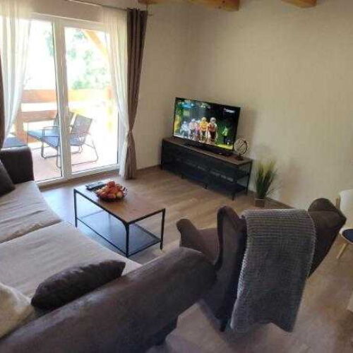 Chata (v celku) so sprchou s vlastnou kuchynkou pre 5 os.