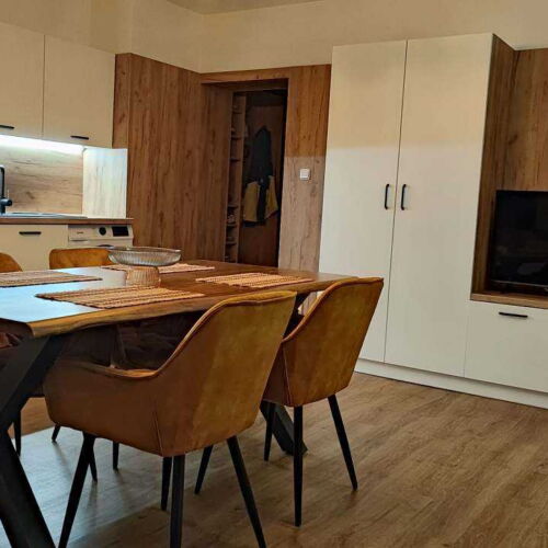 Apartman se sprchou s privátní koupelnou mimo apartmán pro 6 os.