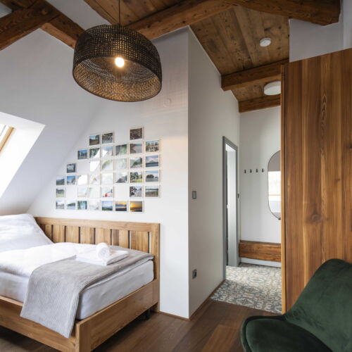 Pokoj se sprchou pro 2 os. v podkroví