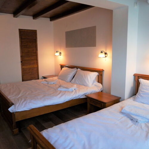 Camera tripla premium cu panoramă