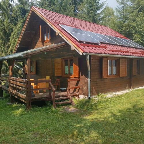 Cabană întreaga unitate cu baie comună pentru 10 pers. (se inchirieaza doar integral) (se poate solicita pat suplimentar)