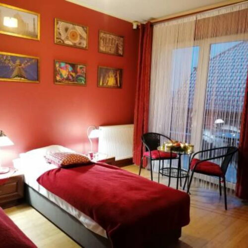 Pokój 2-osobowy ze wspólnym aneksem kuchennym z widokiem na ogród (możliwa dostawka)