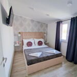 Deluxe Upstairs 3-Room Apartment for 6 Persons