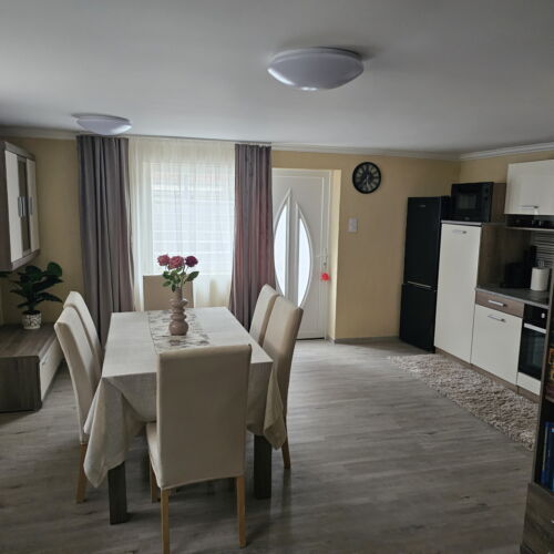 Apartman pro 4 os. se 2 ložnicemi v suterénu 