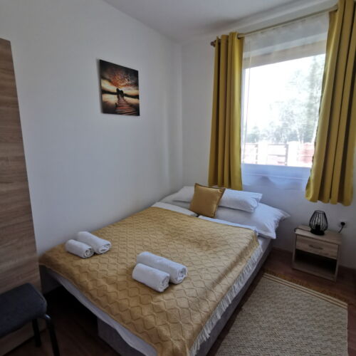 Casă de vară familial(ă) întreaga unitate pentru 10 pers. (se inchirieaza doar integral)