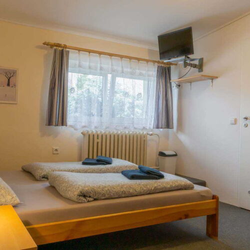 Pokoj se sprchou se společnou kuchyňkou pro 2 os.