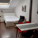 Apartament 5-osobowy na poddaszu Standard z 2 pomieszczeniami sypialnianymi