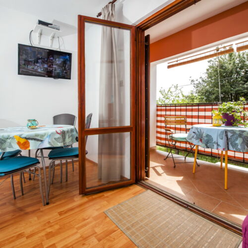 Apartman s manželskou postelí s 1 ložnicí s výhledem do zahrady na poschodí (s možností přistýlky)