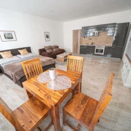 Apartman se sprchou s vlastní kuchyňkou pro 4 os. (s možností přistýlky)