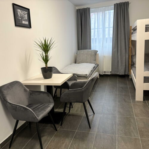 Pokój 3-osobowy z prysznicem z własną kuchnią