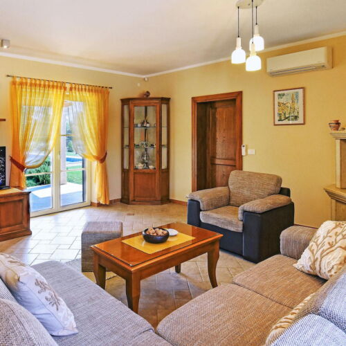 Casă de vară pentru 10 pers. (se inchirieaza doar integral)