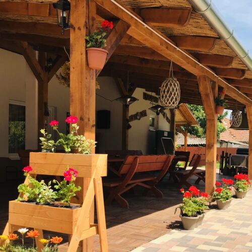 Whole House Gold Holiday Home for 12 Persons (extra bed available)