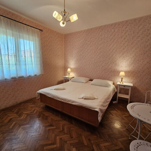 Camera dubla tourist cu vedere spre grădină