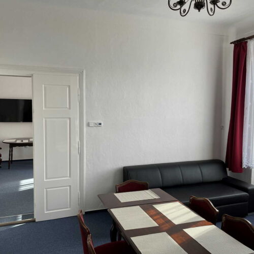 Deluxe Apartman se sprchou pro 9 os.