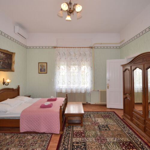 Yard View Ground Floor Double Room (extra beds available)