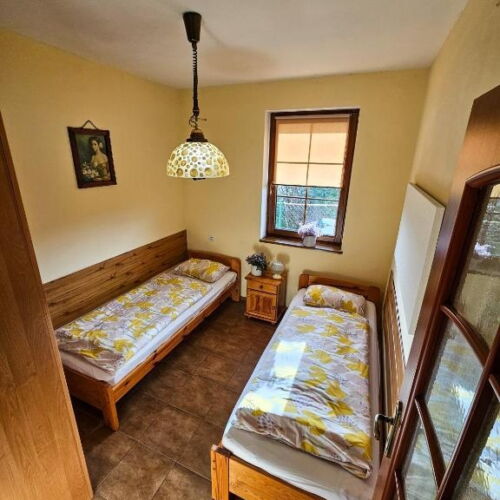 Casă de vacanță cu vedere spre pădure cu vedere spre grădină pentru 4 pers. (se inchirieaza doar integral) (se poate solicita pat suplimentar)