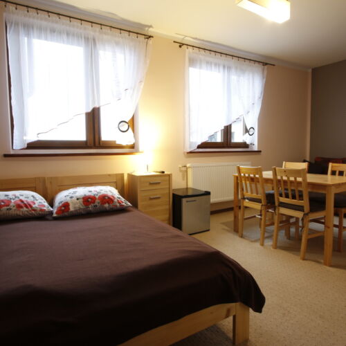 Pokoj pro 4 os. s výhledem do zahrady na poschodí