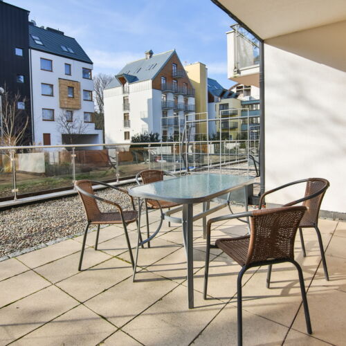 Apartament 6-osobowy na parterze z tarasem z 3 pomieszczeniami sypialnianymi