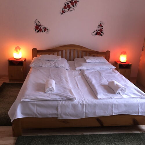 Casă de vară familial(ă) întreaga unitate pentru 9 pers. (se inchirieaza doar integral)