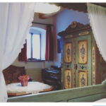 Izba s manželskou posteľou na prízemí 