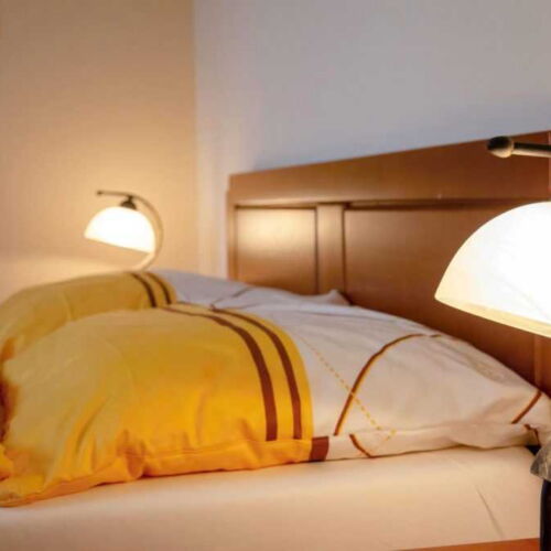 Zweibettzimmer mit Dusche