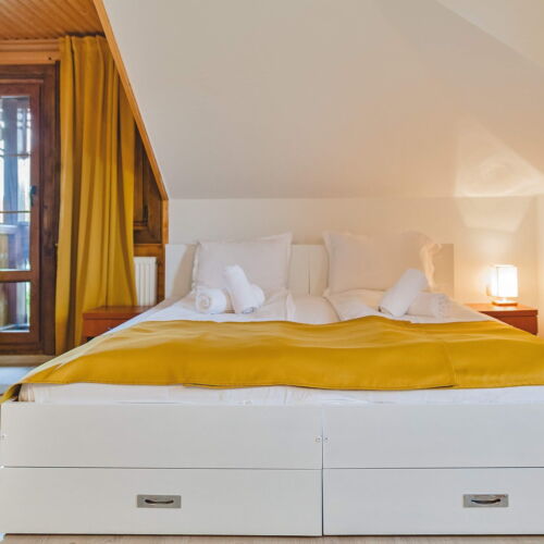 Apartament 4-osobowy na piętrze z balkonem z 2 pomieszczeniami sypialnianymi