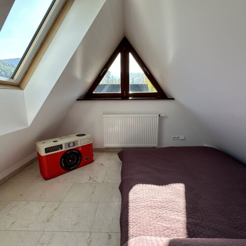 Apartament 4-osobowy na poddaszu Komfort z 2 pomieszczeniami sypialnianymi