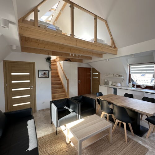 Apartament 6-osobowy na piętrze Premium z 3 pomieszczeniami sypialnianymi