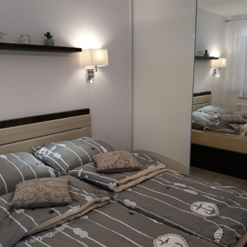 Apartament 4-osobowy z balkonem z aneksem kuchennym z 2 pomieszczeniami sypialnianymi (możliwa dostawka)